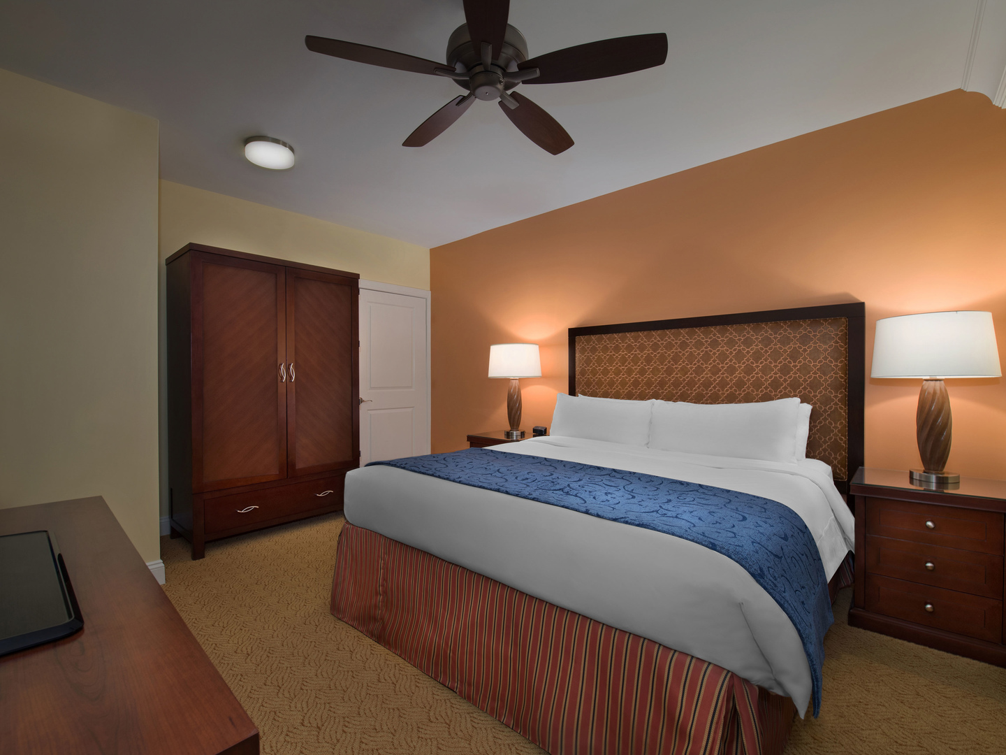 Marriott's Lakeshore Reserve Villa Bedroom. Marriott's Lakeshore Reserve is located in Orlando, Florida United States.