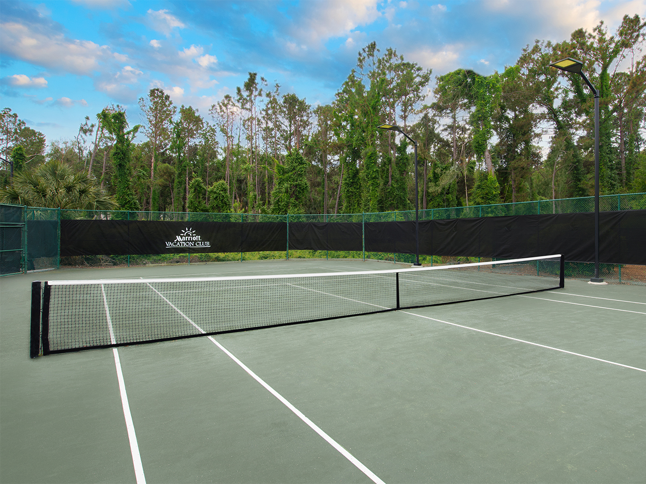 Marriott's Sunset Pointe Tennis Court. Marriott's Sunset Pointe is located in Hilton Head Island, South Carolina United States.